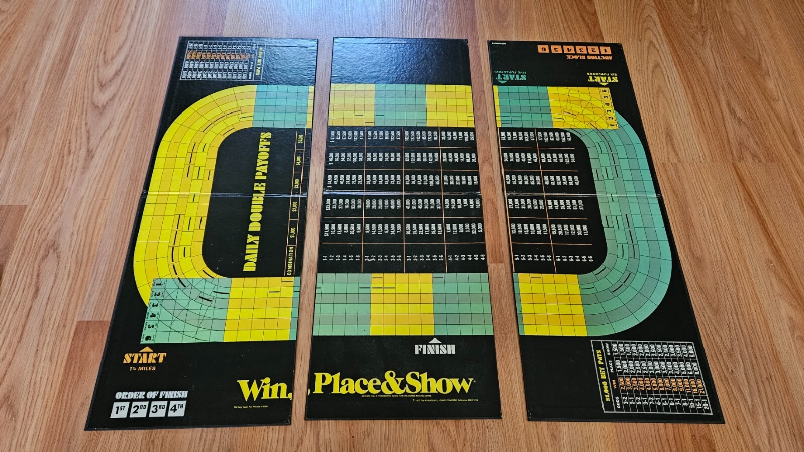Win, Place & Show Avalon Hill Sports Illustrated Horse Racing Board Game IN BOX