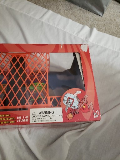 Head to Head Self Scoring Basketball Game NEW 2002 Blue Sky LTD New And Sealed