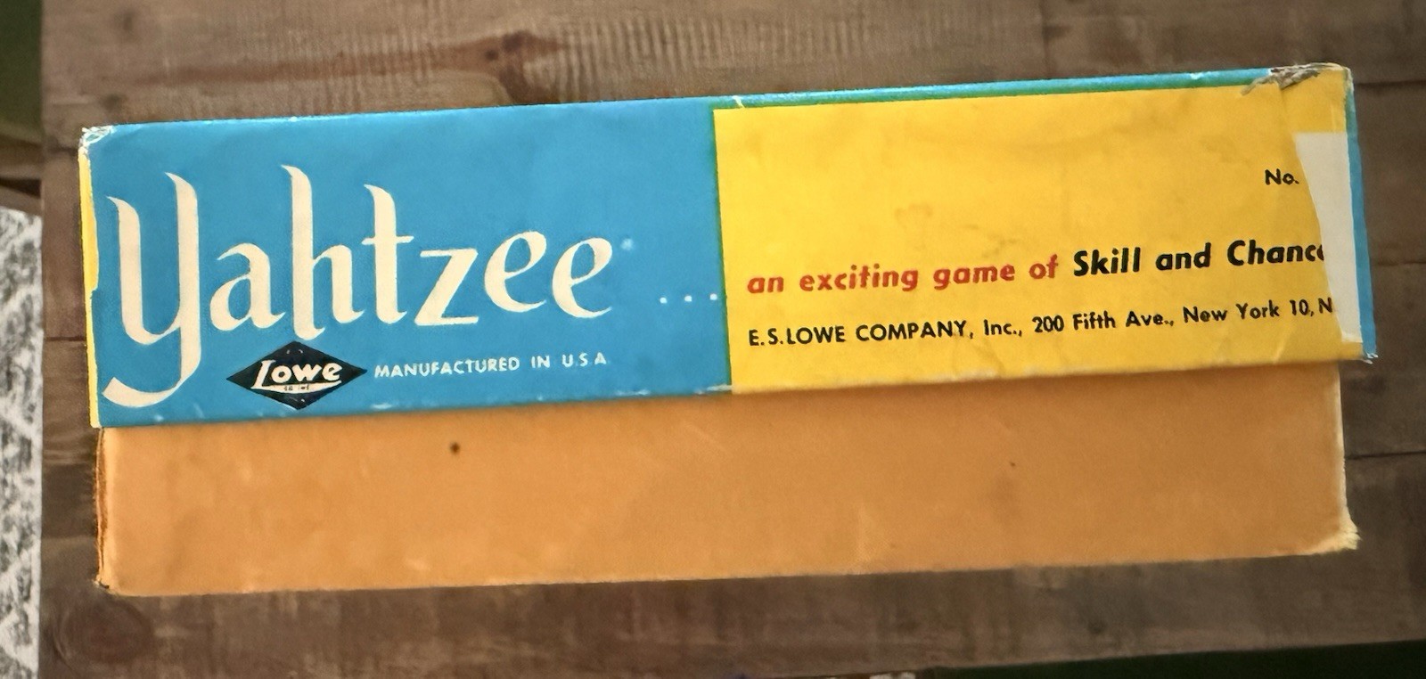 E.S. Lowe Yahtzee Vintage Dice Game Set w/ Dice, Score Cards, Chips & Cup