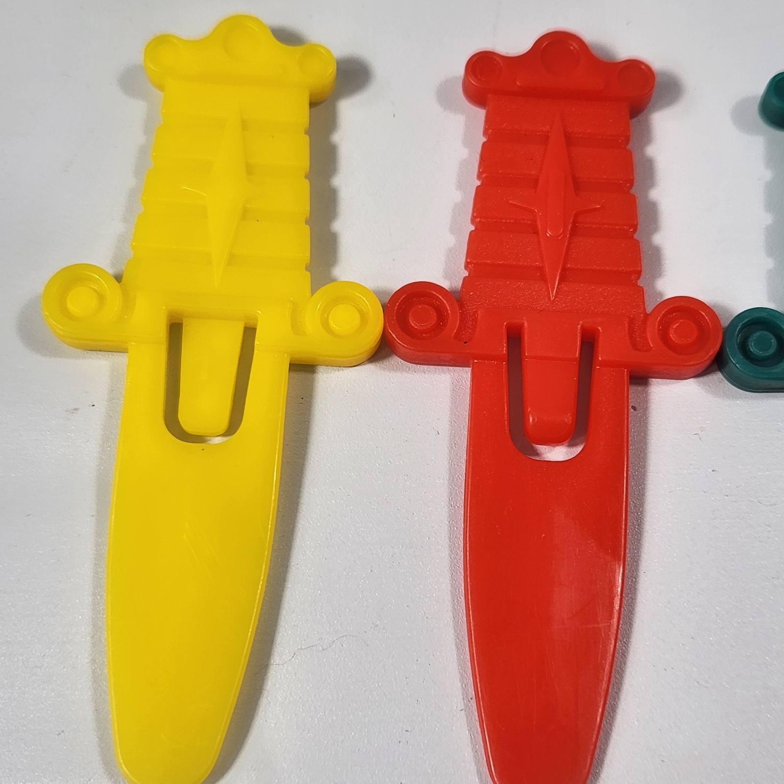 Pop-Up Pirate! Game – Replacement Pieces Parts – 4 Swords (1 Of Each Color)