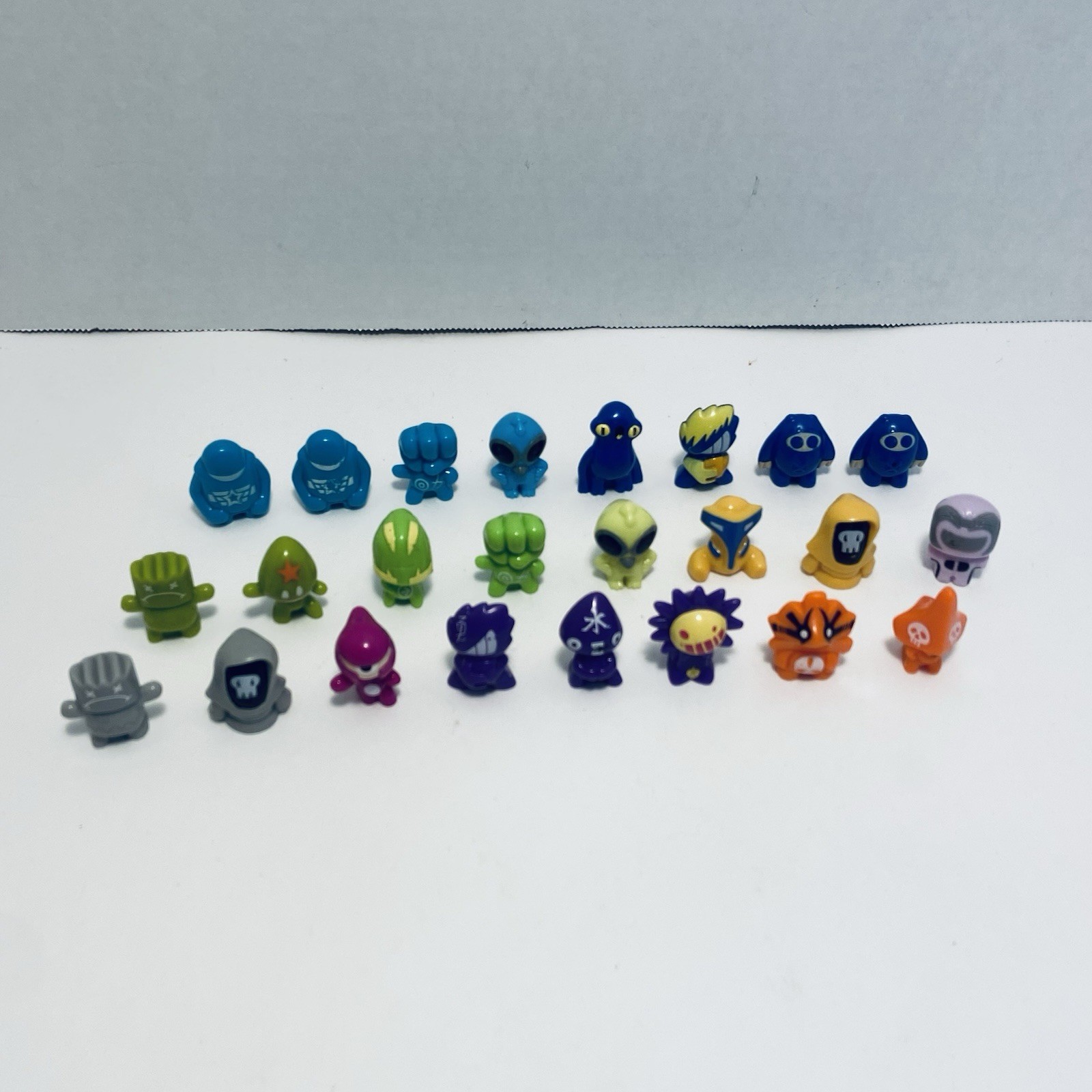 Gogos Crazy Bones Lot of 24 figures Mini Toy pieces
