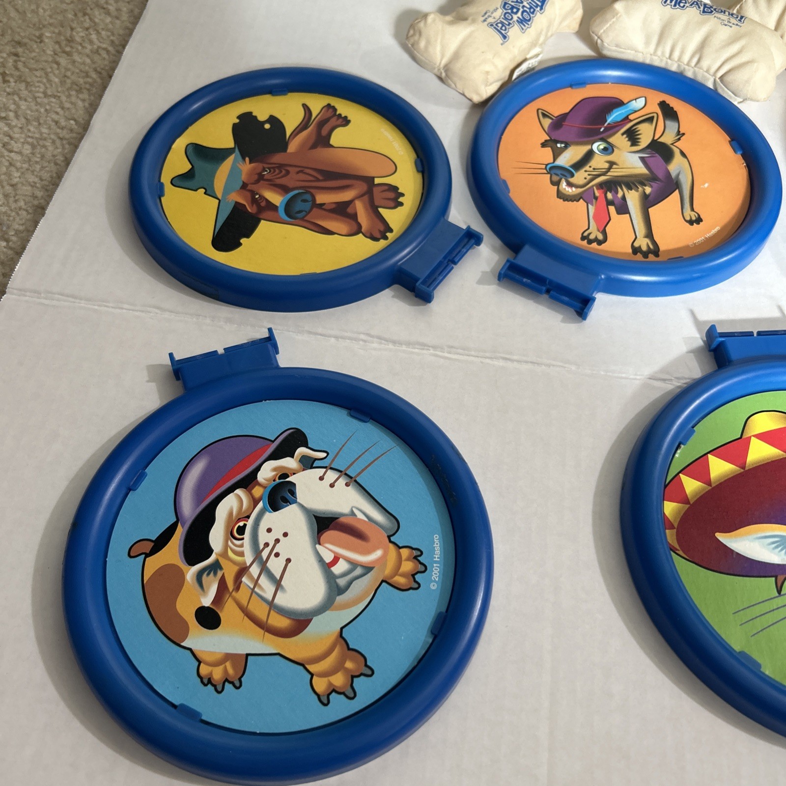 Throw Me a Bone; Bone-Tossing Target Game (Milton Bradley; 2001) Complete CIB