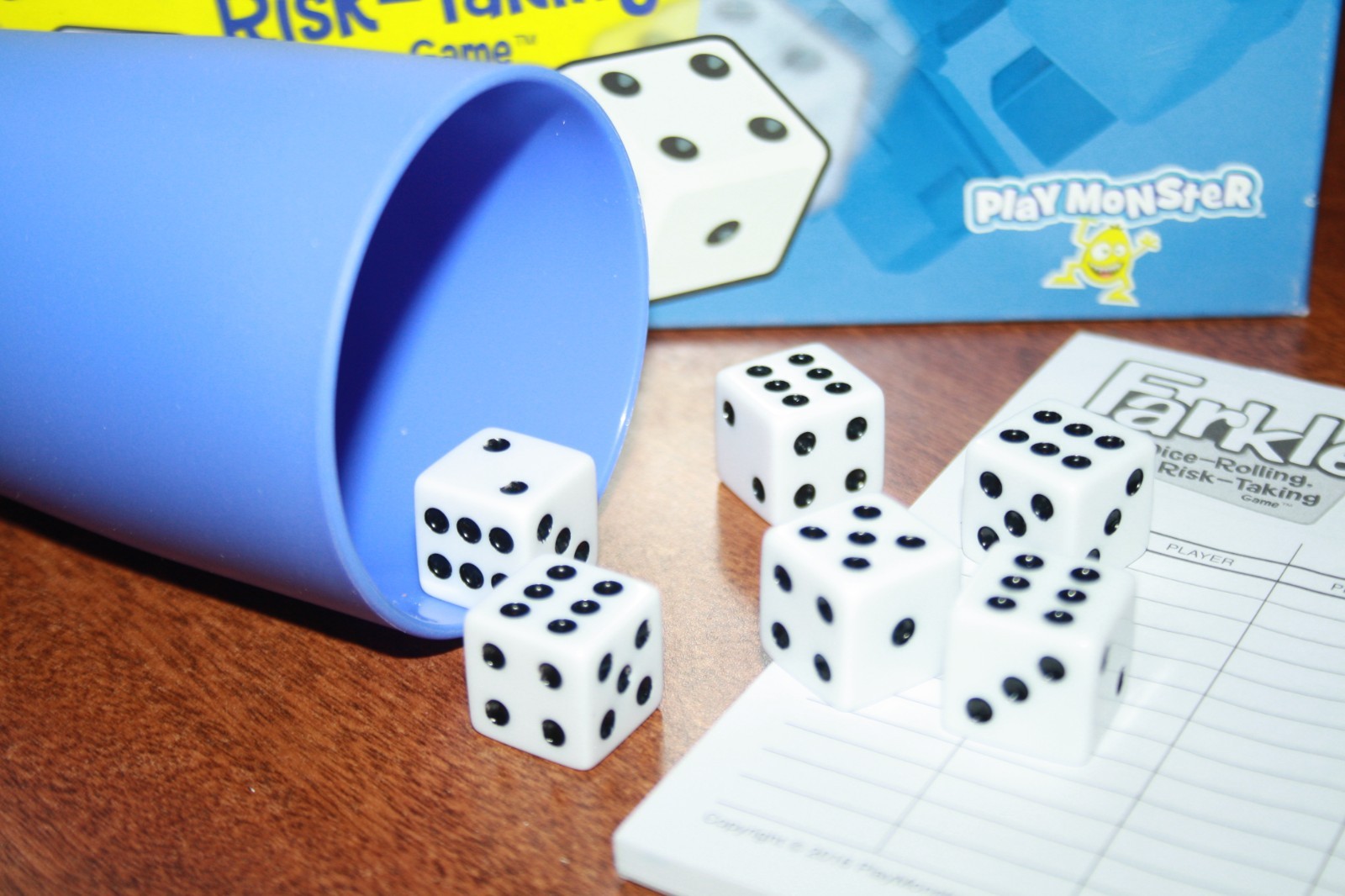 Farkle – The Classic Dice Rolling Risk Taking Game – Play Monster 2016