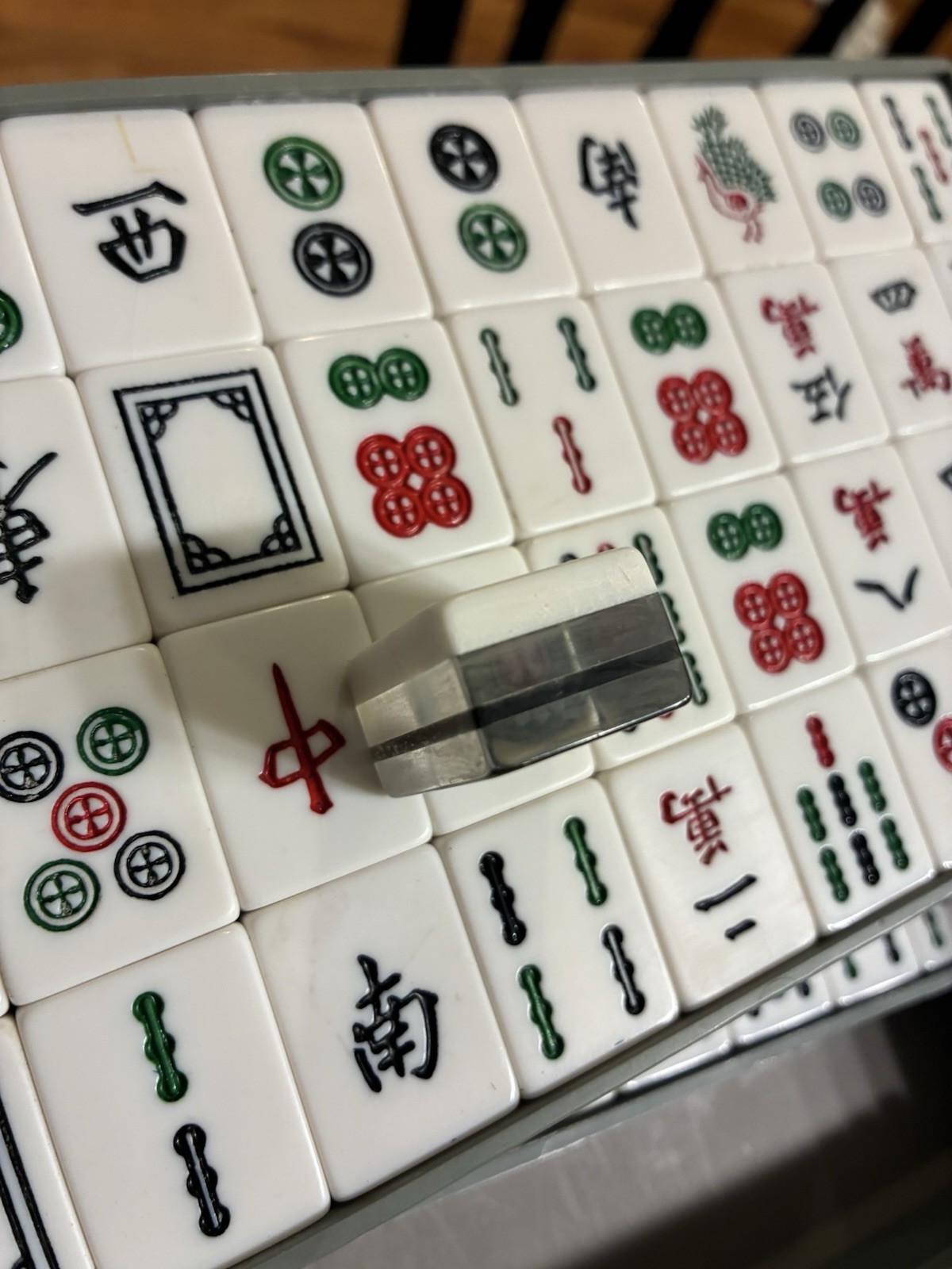 VINTAGE JAPANESE MAHJONG SET IN CASE – BY JAPANESE MAHJONG COMPANY – AGE UNKNOWN