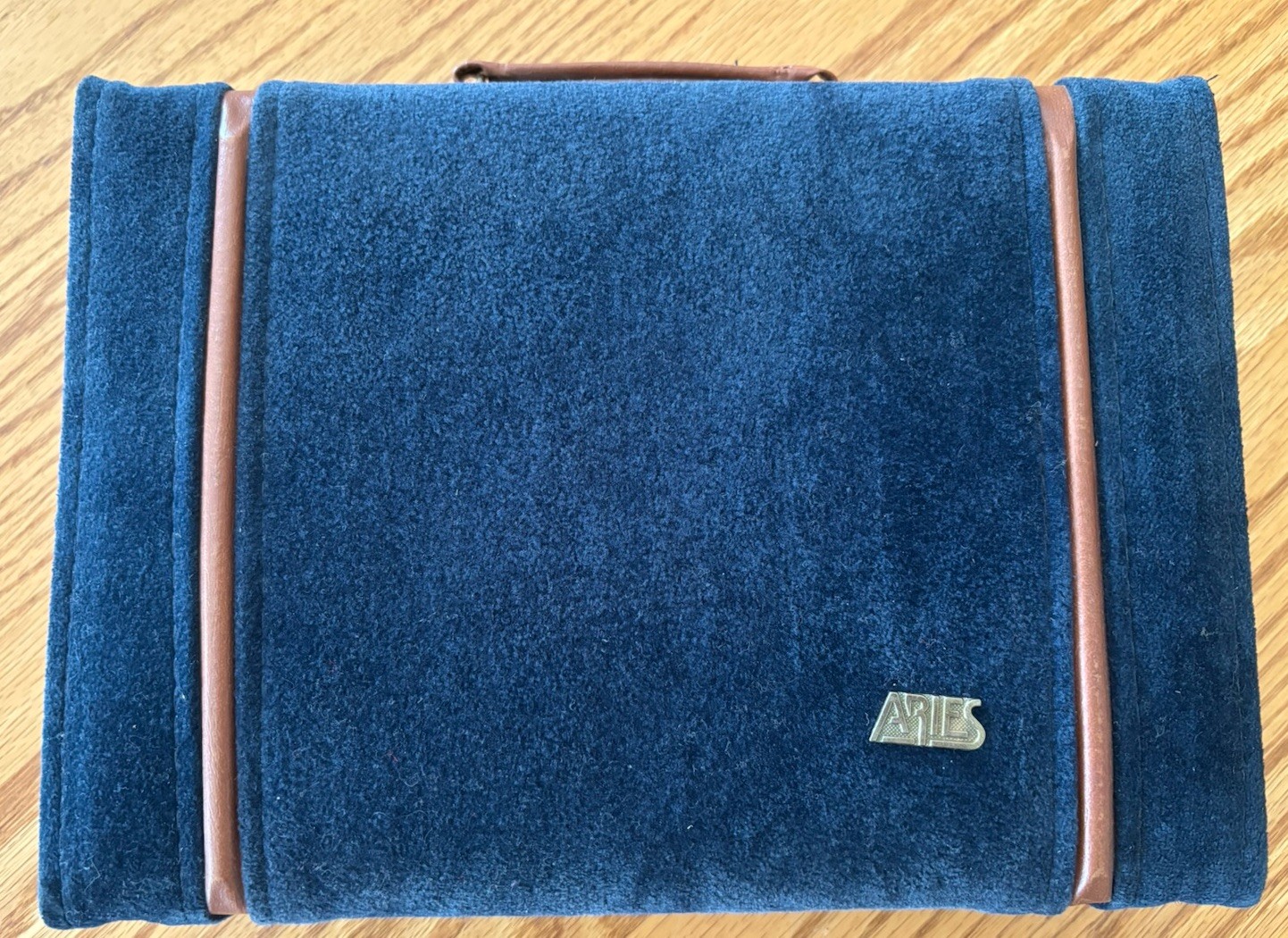 Aries Blue Suede Backgammon Set – 15″ x 10-1/2” – Complete