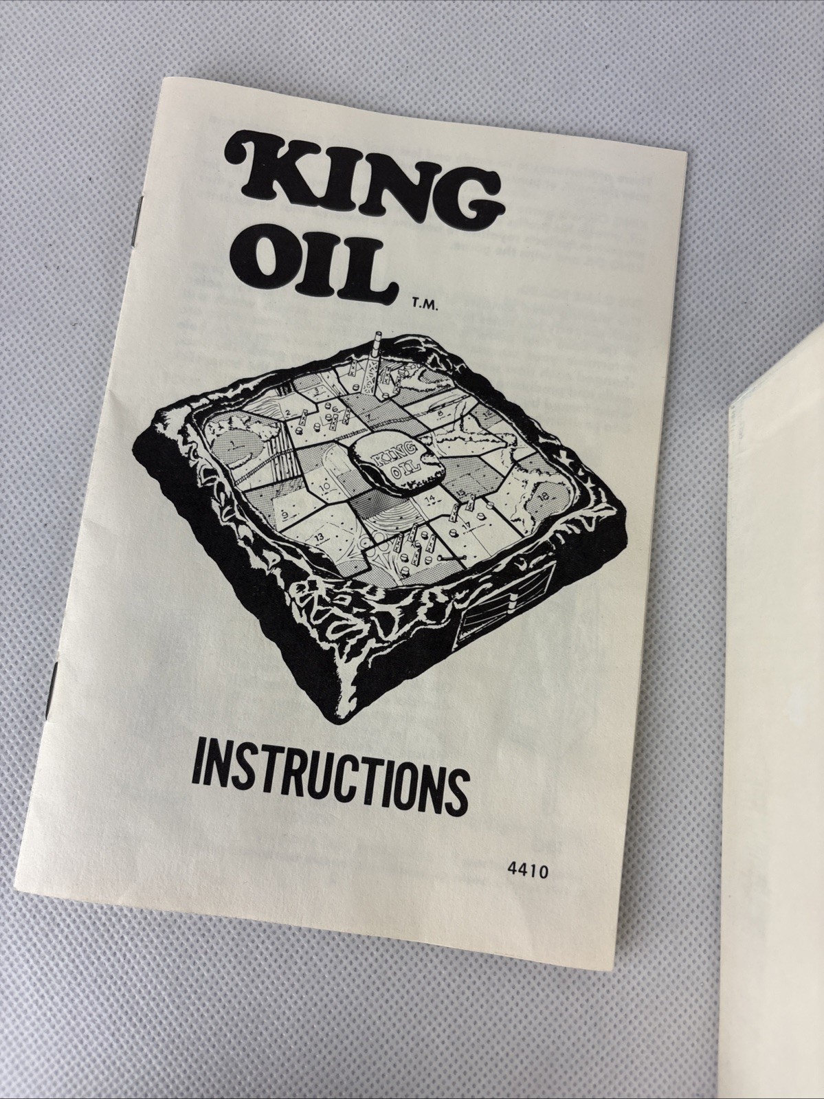 VINTAGE MILTON BRADLEY KING OIL BOARD GAME 1974 IN BOX