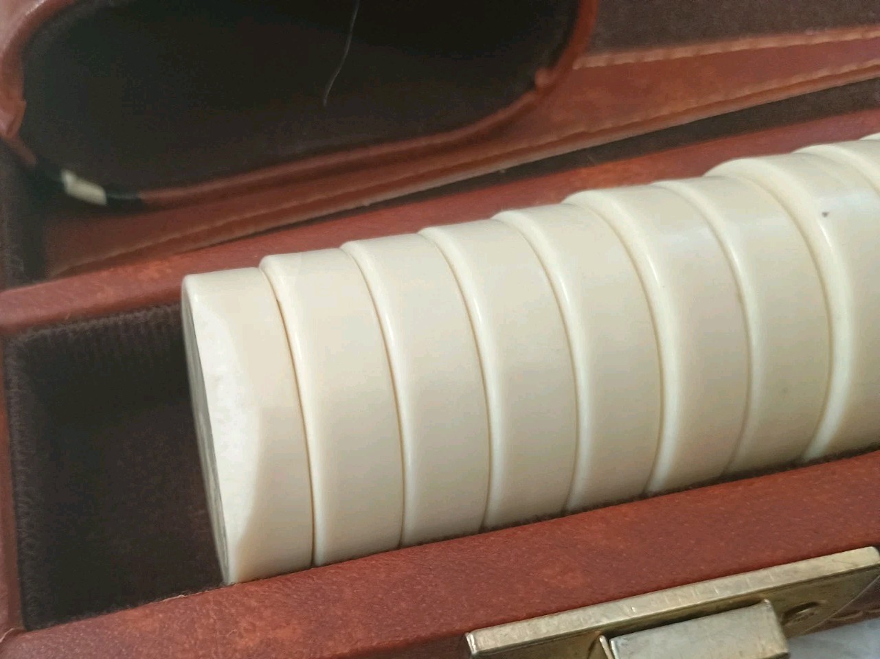 VTG 12″x 18″ Backgammon Set Brown Faux Leather Case Complete Some Chip Damage