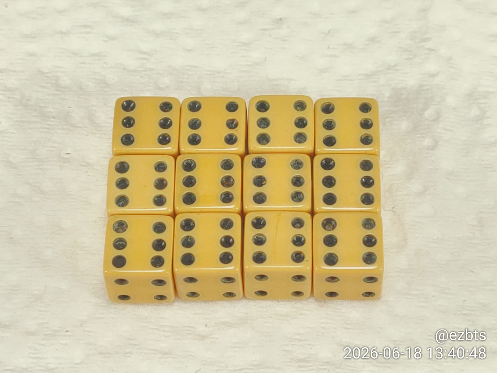 Bakelite Catalin Dice Elk Brand 3/8″ 9.2mm Box of a Dozen Butterscotch Excellent