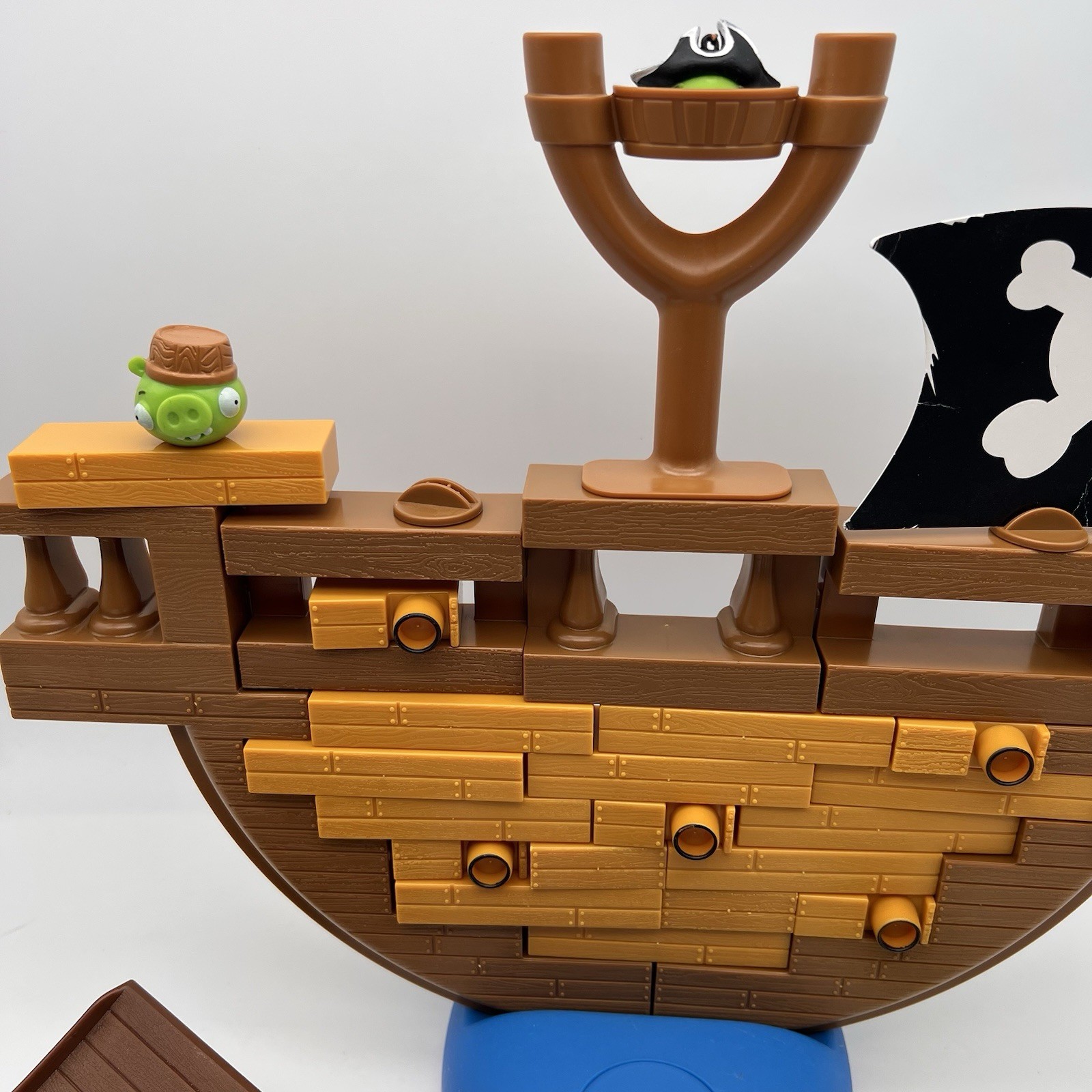 Angry Birds Go! Pirate Ship Pig Attack Game Jenga Hasbro