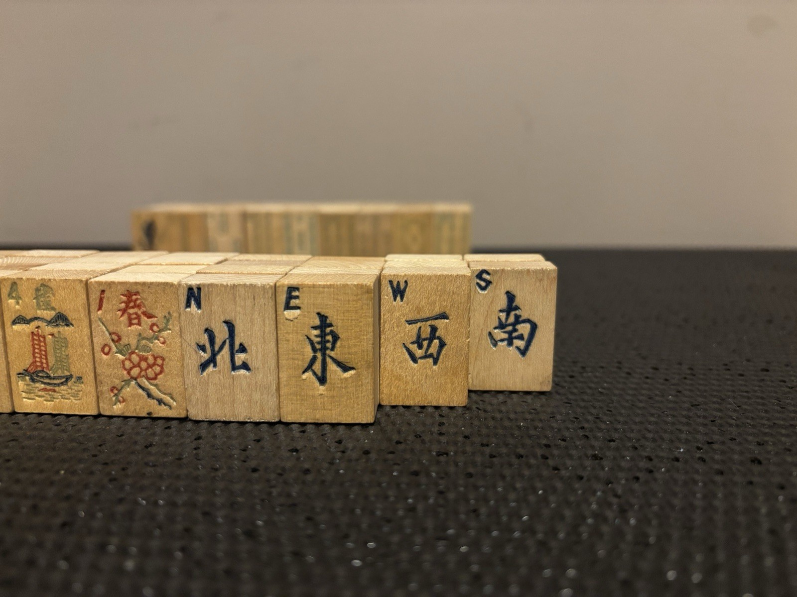 Vintage 1923 Parker Brothers Mah-Jongg 139 Wooden Celluloid Tiles 97% Complete