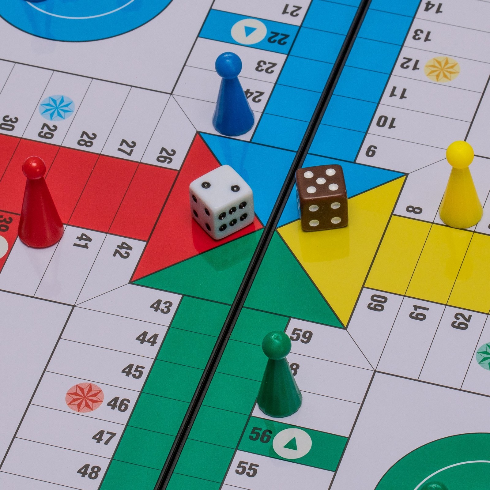 Magnetic Ludo Travel Game Set – 9.8″ Folding Board for Portable Strategy Fun
