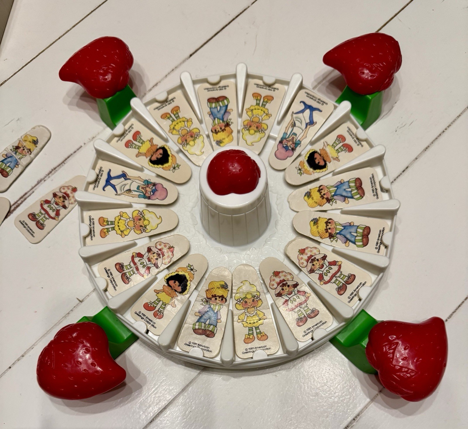 Vintage 1981 Strawberry Shortcake Berry Go Round Game Parker Brothers Incomplete
