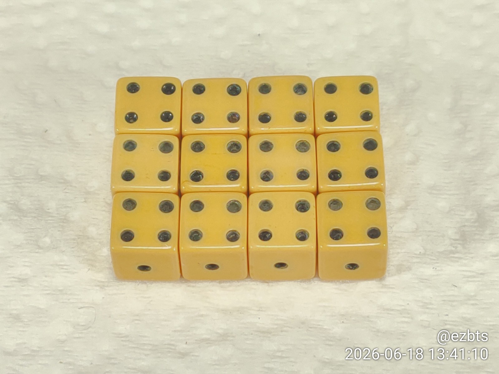 Bakelite Catalin Dice Elk Brand 3/8″ 9.2mm Box of a Dozen Butterscotch Excellent