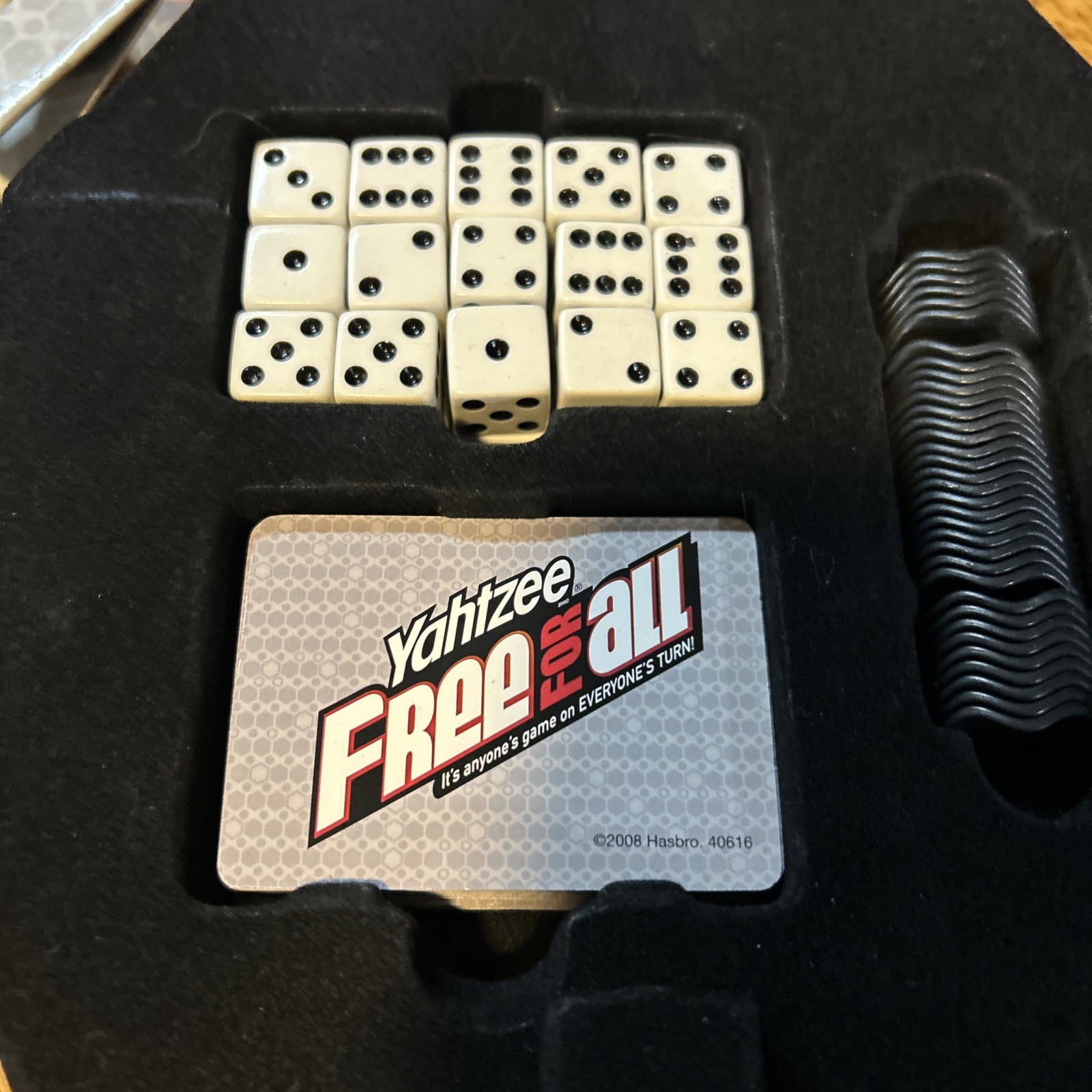 Yahtzee Free For All Board Game – Parker Brothers Age 8+ – 2 to 6 players