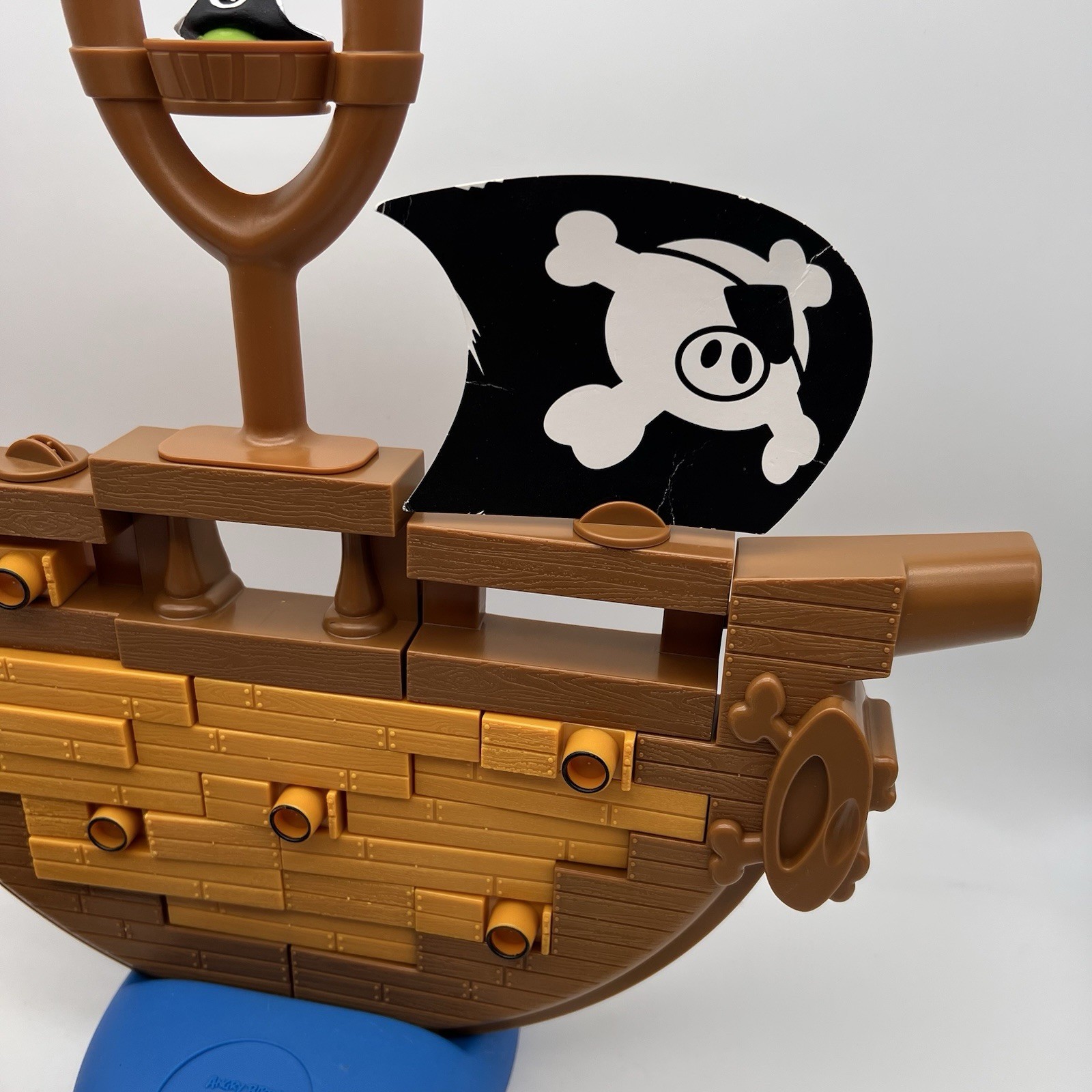 Angry Birds Go! Pirate Ship Pig Attack Game Jenga Hasbro