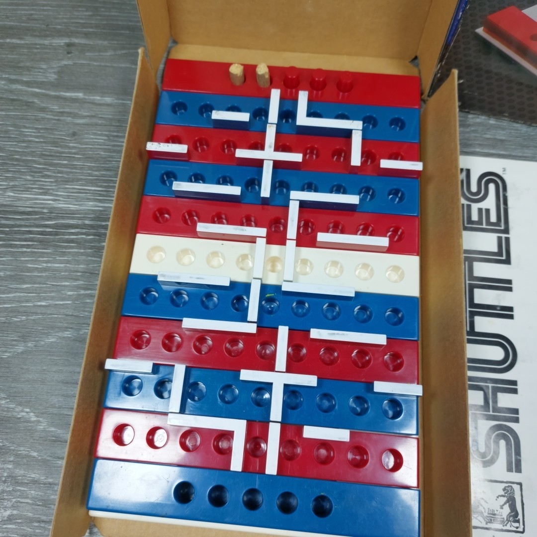 Shuttles The Moveable Strategy Game VMaze Fun 1996 Vintage