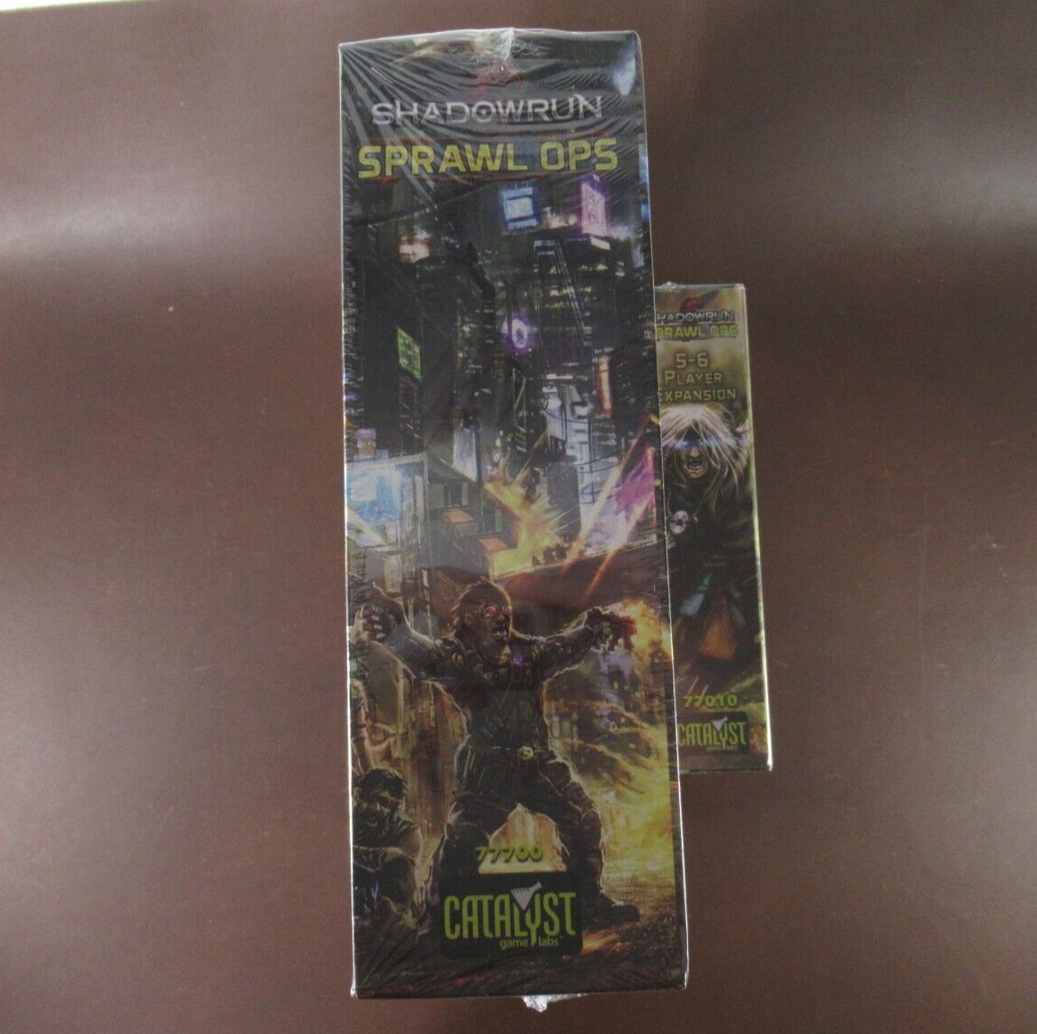 Catalyst Games Shadowrun Sprawl Ops Board Game and 5-6 Player Expansion (R GD)