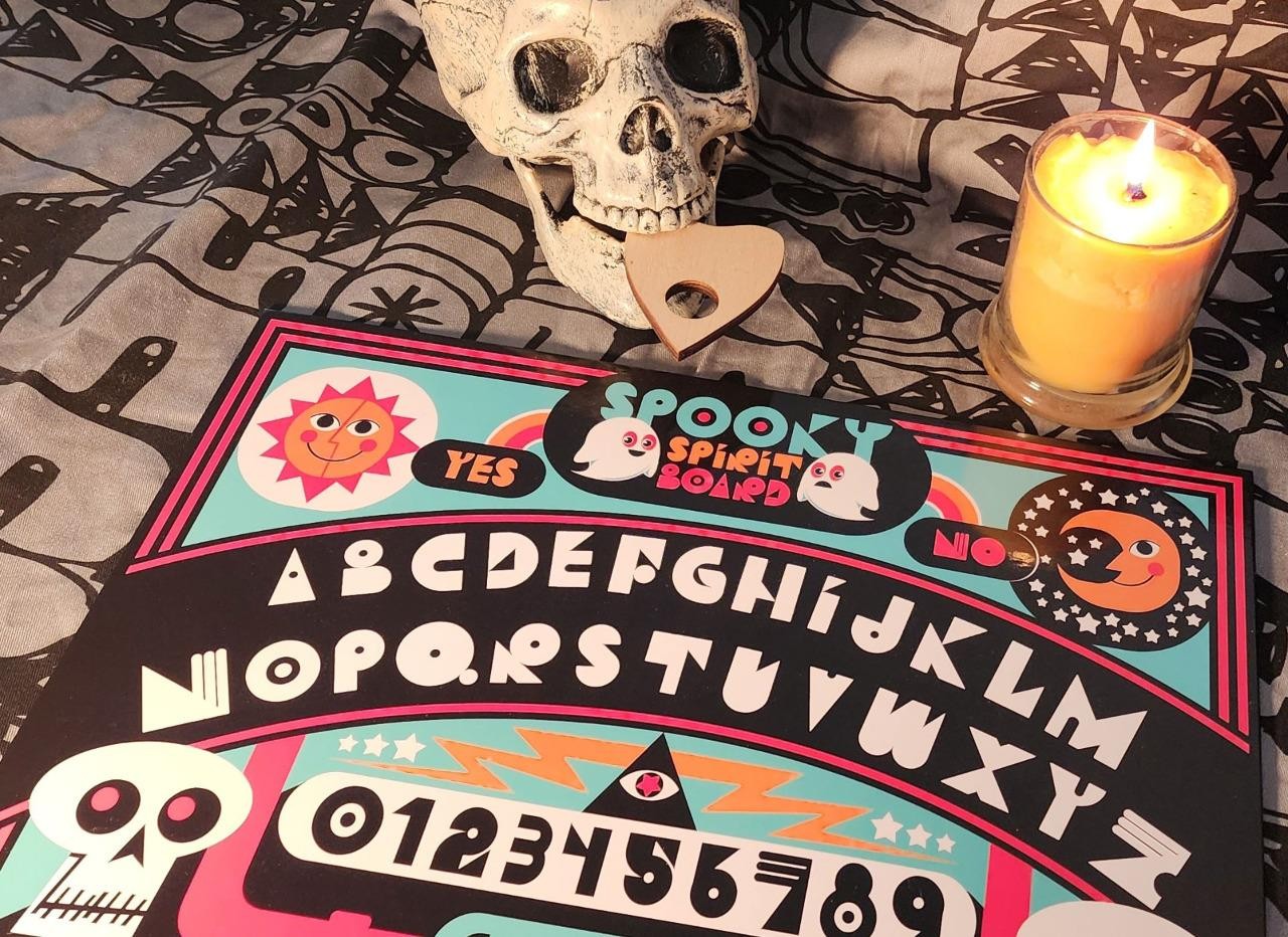 SPOOKY SPIRIT OUIJA BOARD GAME WOOD PLANCHETTE SUPERNATURAL GHOSTS GHOULS