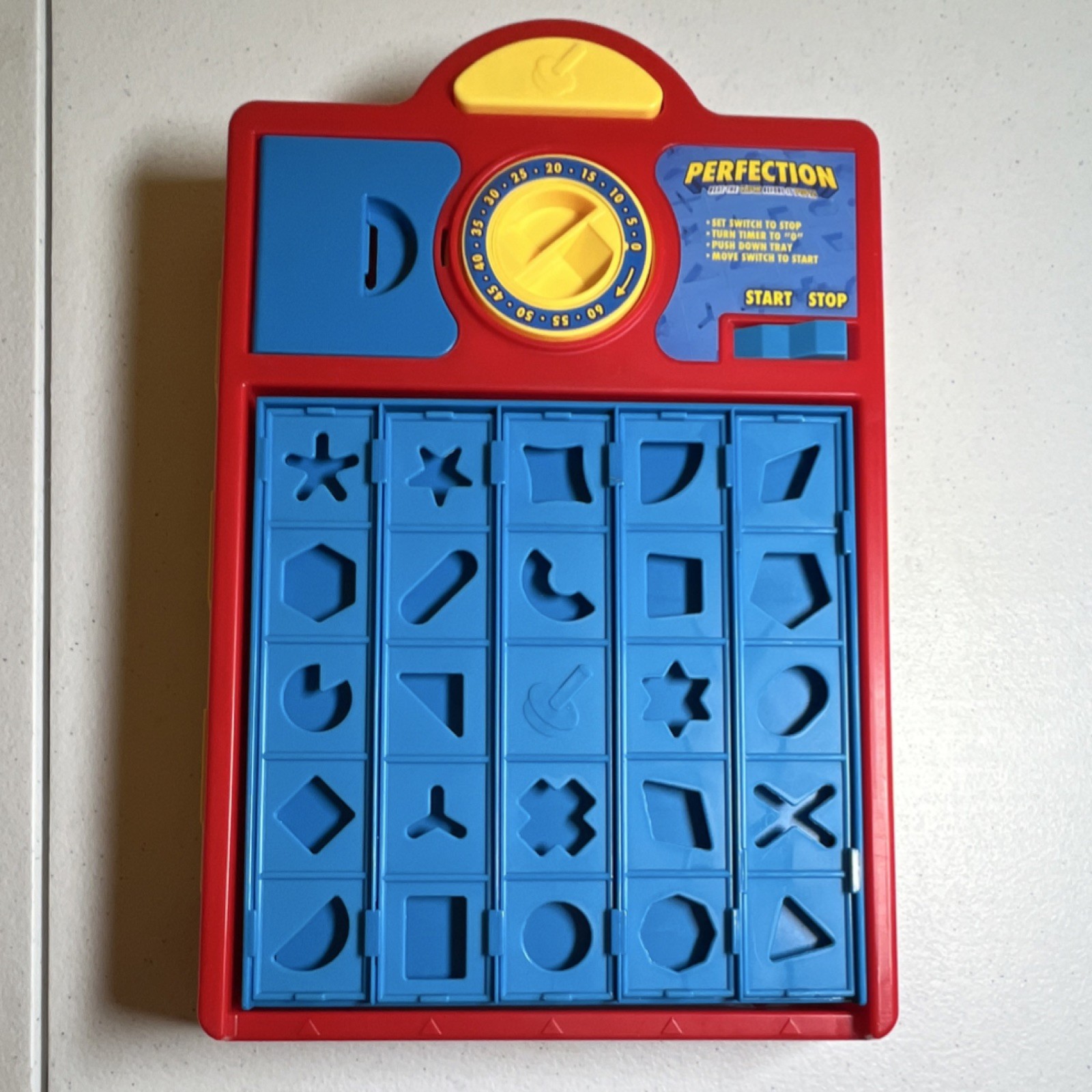 Hasbro Perfection Skill & Action Game Timer Pop-Up Tray Ages 5-7 1 Player