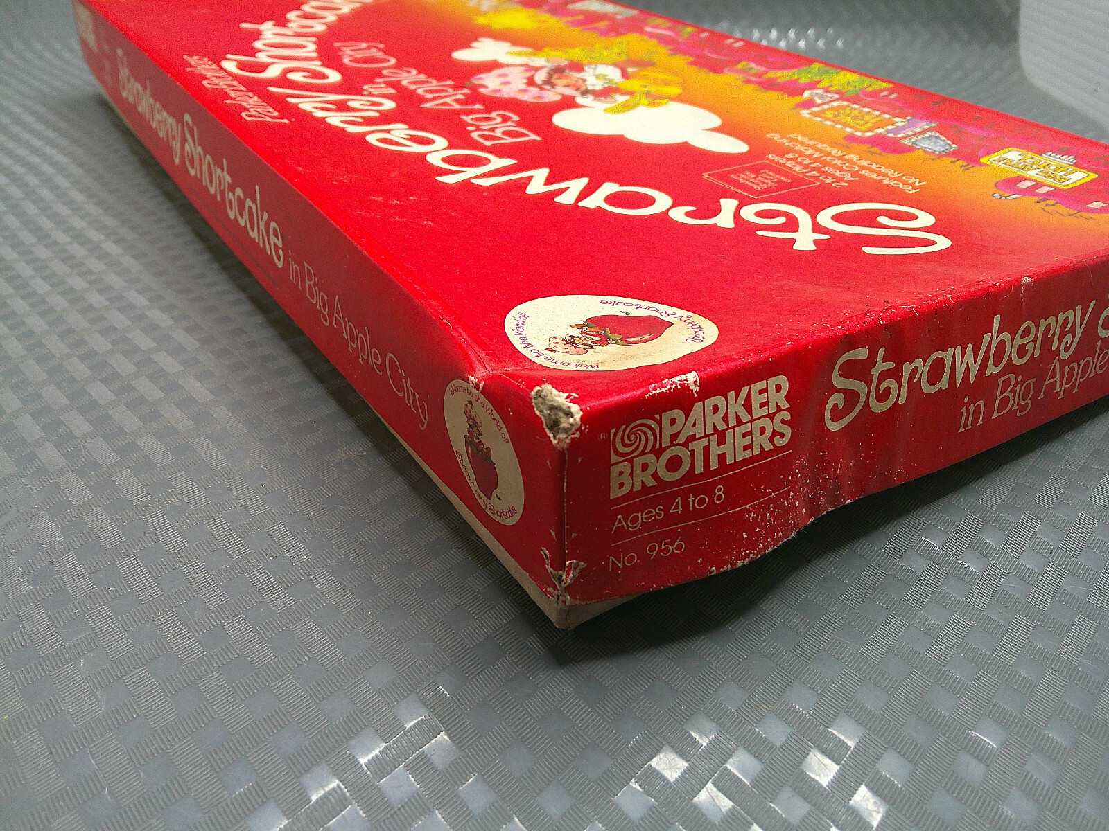 Vintage 1981 Parker Brothers Strawberry Shortcake in Big Apple City Board Game