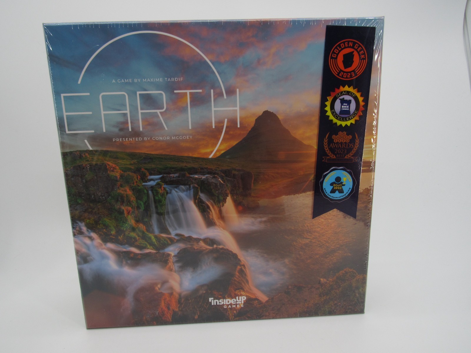 Earth Board Game by Inside Up Games – SEALED