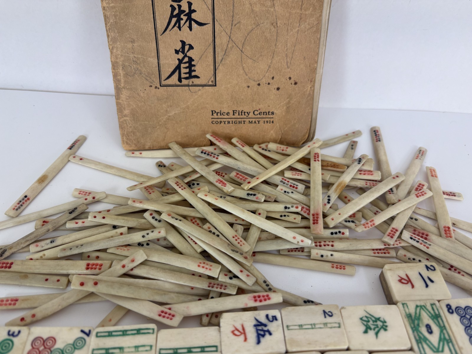 Vintage Mah Jong Set 133 Bamboo Tiles & 101 Sticks