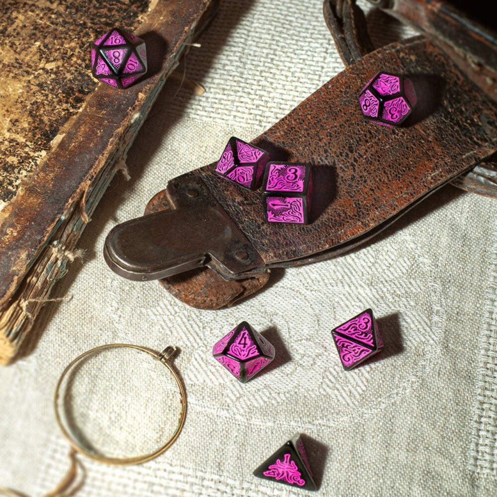 Call of Cthulhu 7th Ed Black Magenta RPG Dice Set Q-Workshop