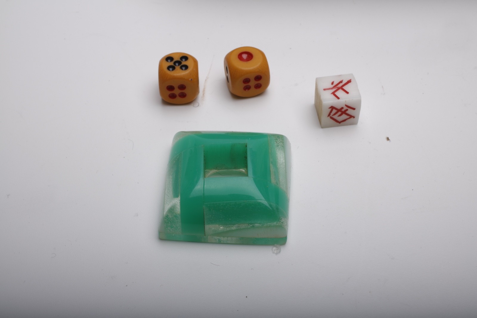 Vintage Chinese Mahjong Green White Tiles Game Set in Leather Case 144 piece