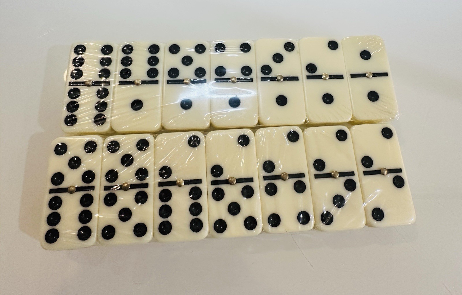 Dominoes Set of 28 MANOR Hialeah in Wooden Case NEW