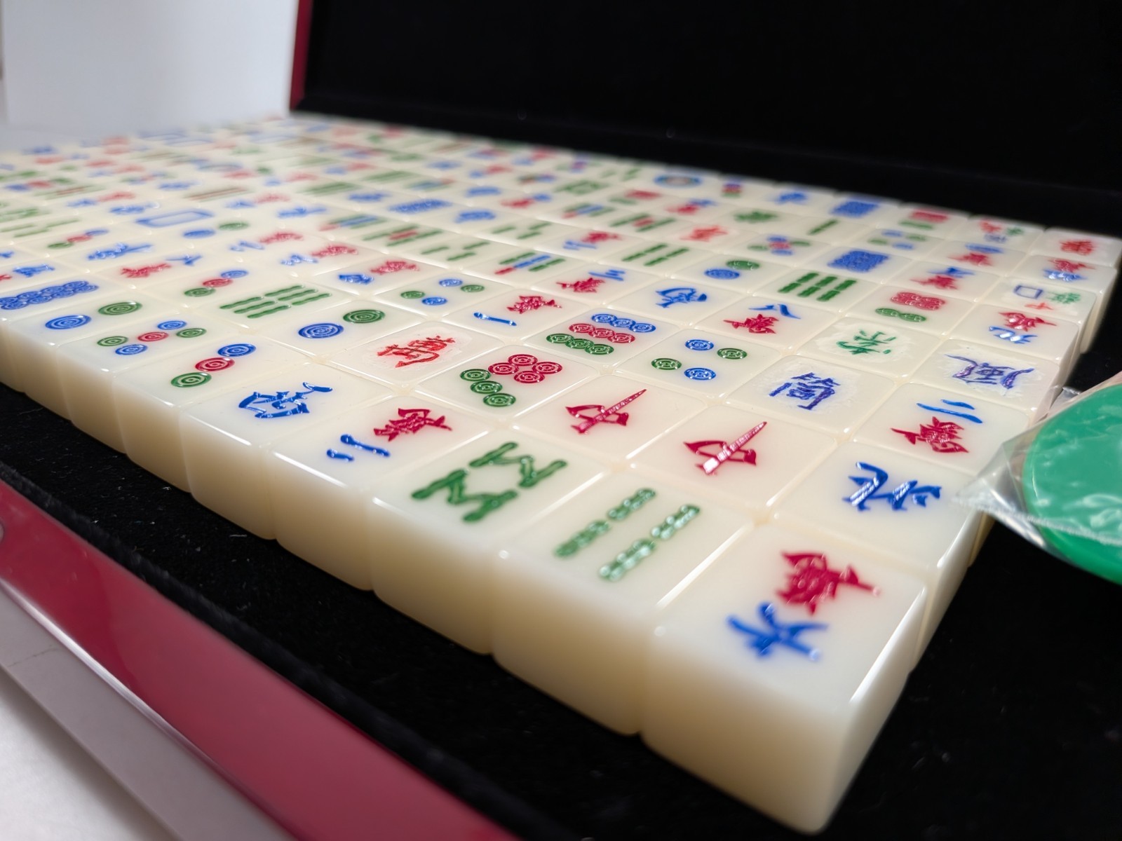 Mahjong Set in Wooden Case with 144 Tiles, Dice and Chips