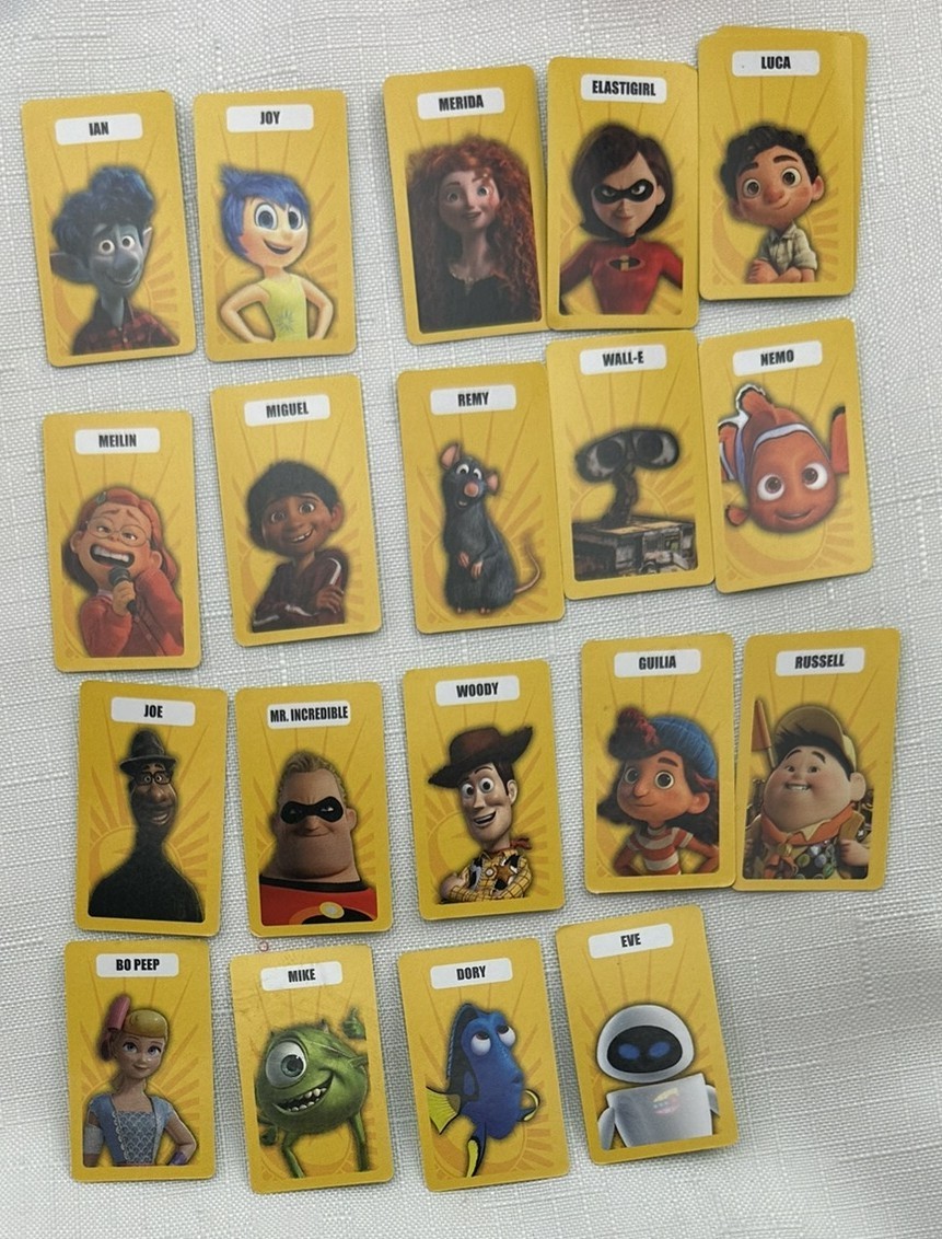 Disney Parks Guess Who Game Travel Game in Great Condition FREE SHIPPING