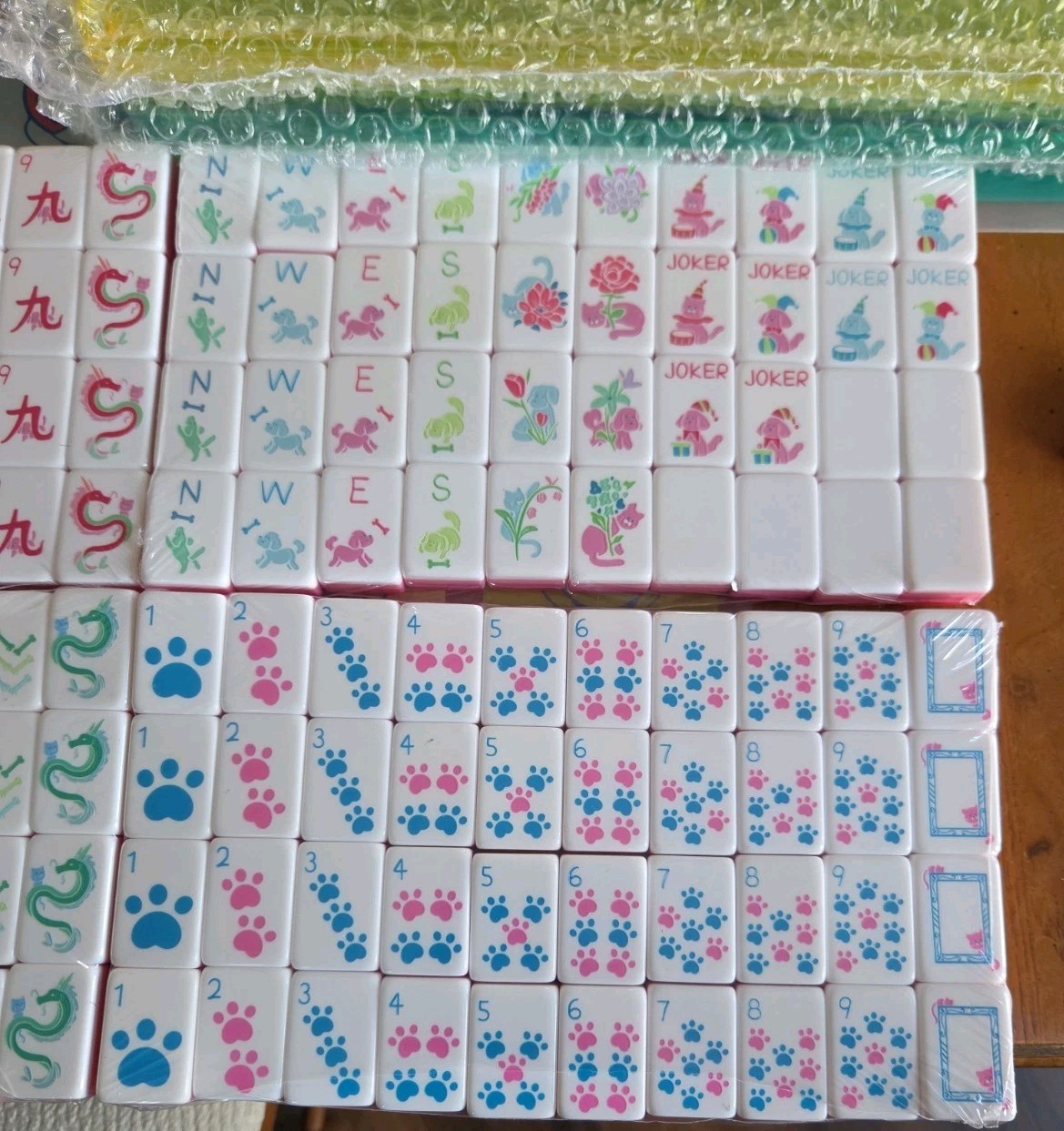 Dogs and Cats Themed Mahjong Engraved 160 Tile Set Acrylic Trays, Mat, Bag, Case