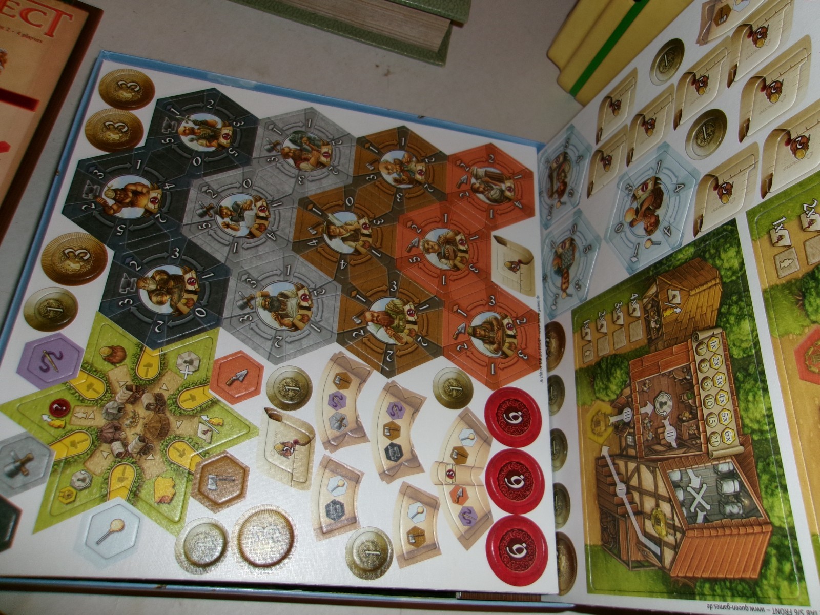 Queen’s Architect Board Game Volker Schachtele ages 10 up 60 min 2-4 players NEW