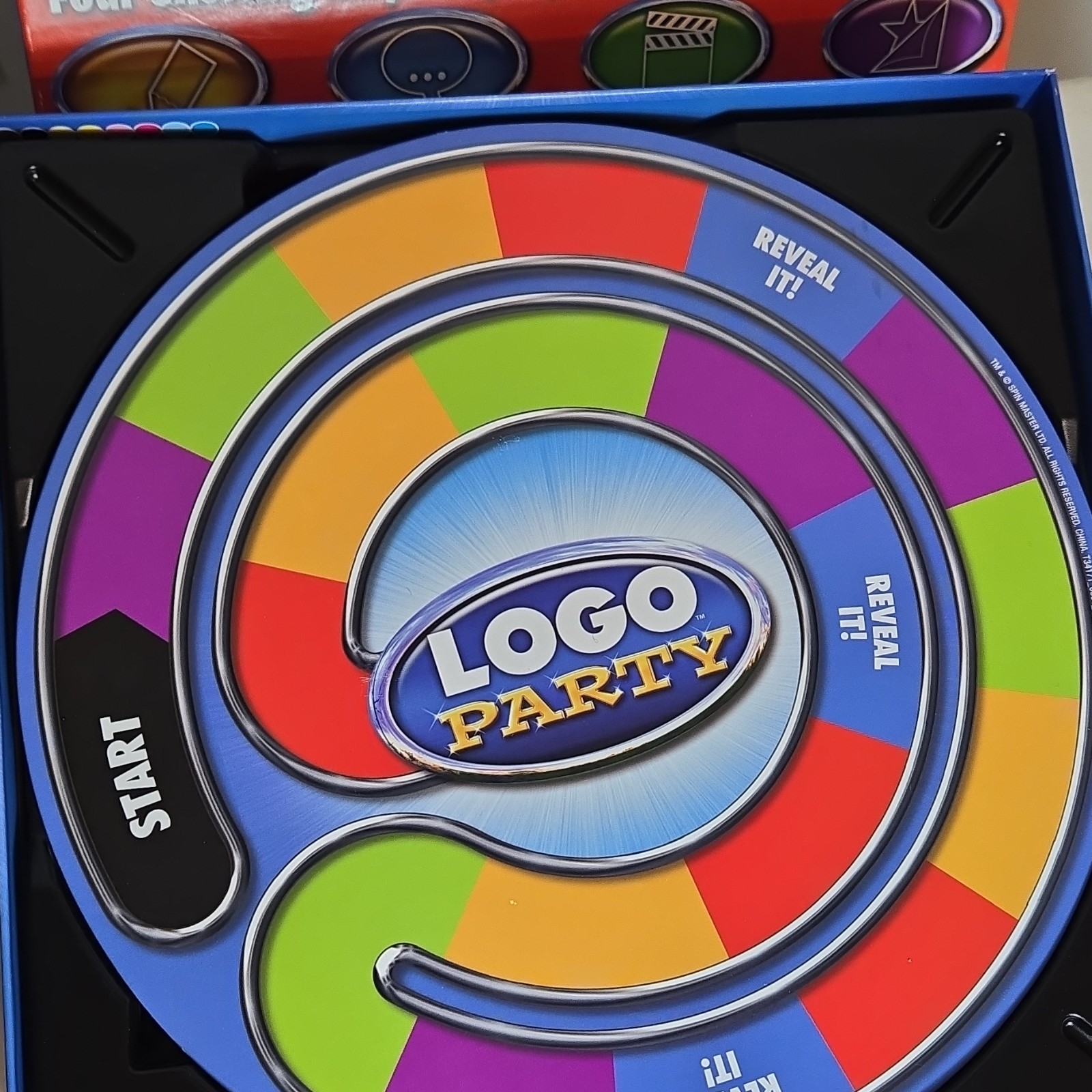 Spin Master Logo Party Board Game Brands Theme Reveal Draw Ages 8+ Complete