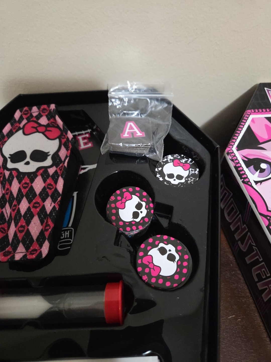 Monster High SHARE OR SCARE Board Game Spooky Game Of Dares and Secrets Ages 6+