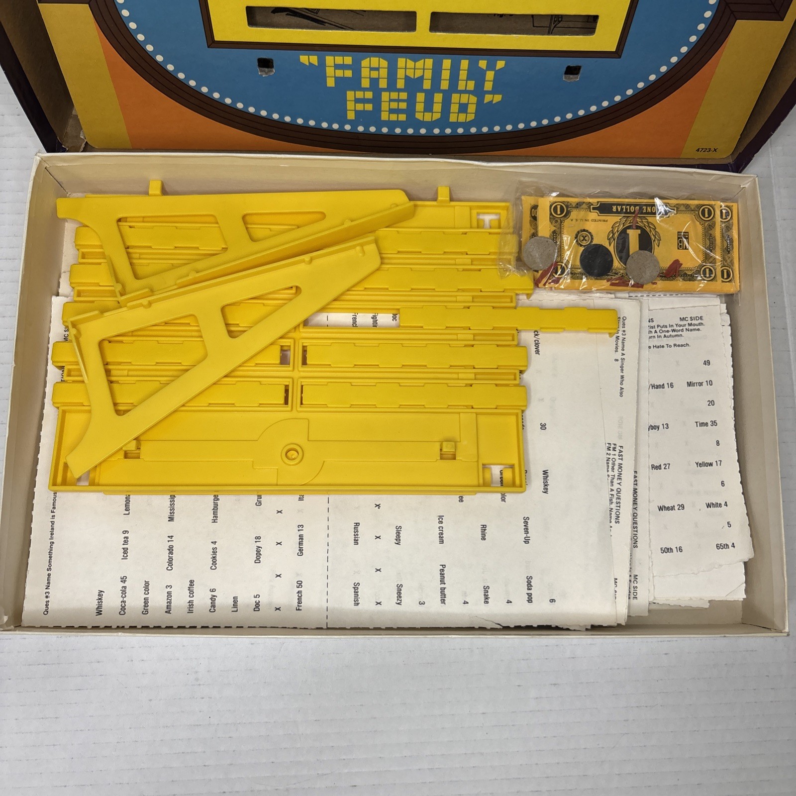 VINTAGE (1977) MILTON BRADLEY “FAMILY FEUD” BOARD GAME *Ages 10 to Adult* {USA}