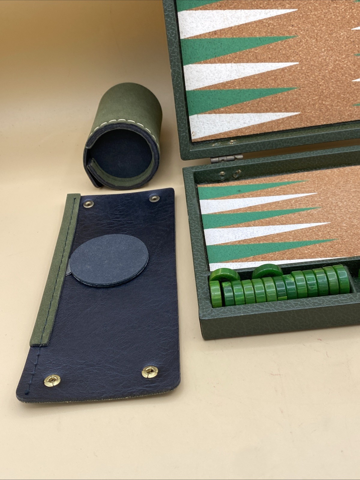 Vtg MARK CROSS Travel Size Backgammon Set England Bakelite Green & Yellow Chips