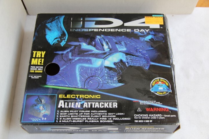 INDEPENDENCE DAY I.D. 4 ALIEN ATTACKER
