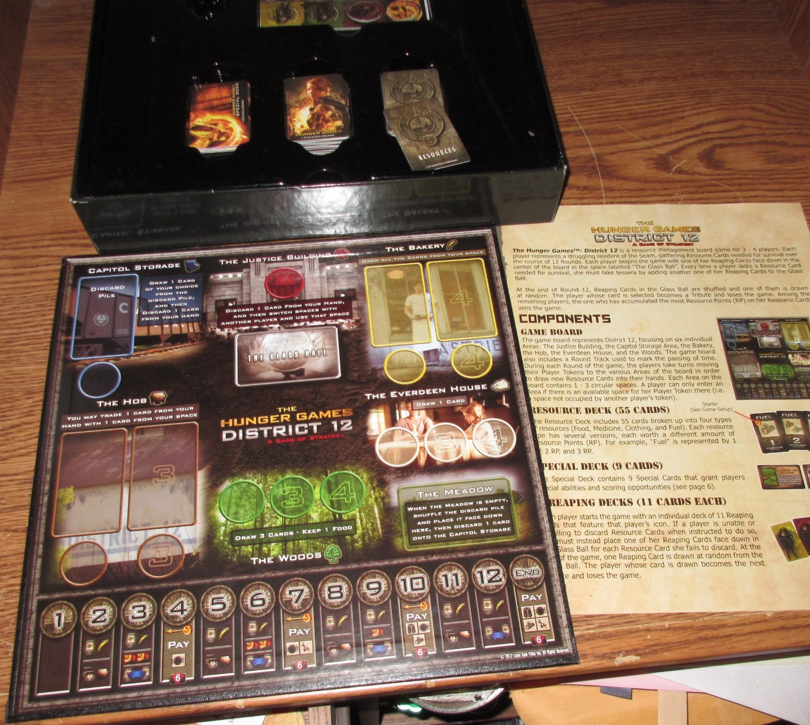 THE HUNGER GAMES District 12 Strategy Board Game Wizkids NECA Used GUC Strategy