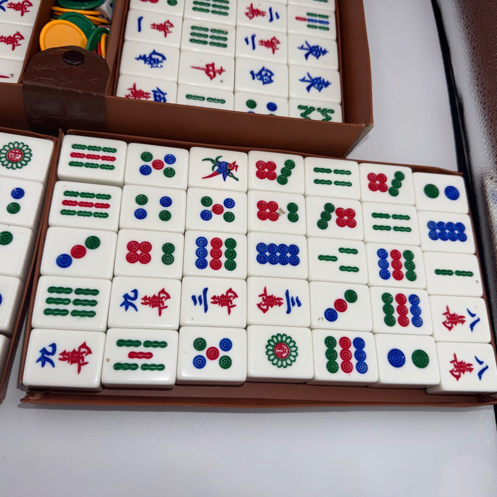 RARE!! 1960s 144 Hong Kong Stand-Alone Mahjong Set Green Backed Lucite Tiles