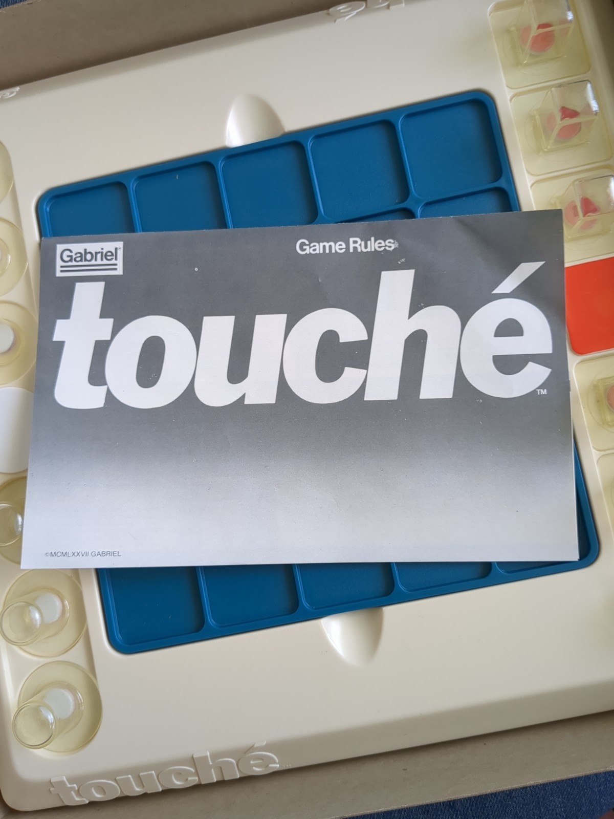 TOUCHE Magnetic Flip Strategy Complete Board Game 1977 Gabriel #78382
