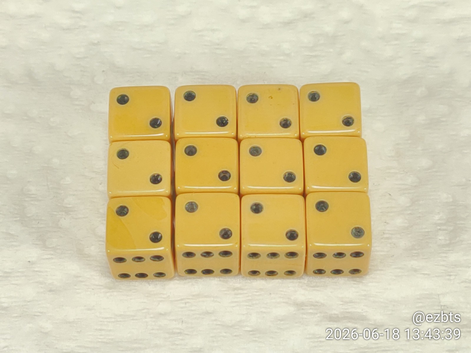 Bakelite Catalin Dice Elk Brand 3/8″ 9.2mm Box of a Dozen Butterscotch Excellent
