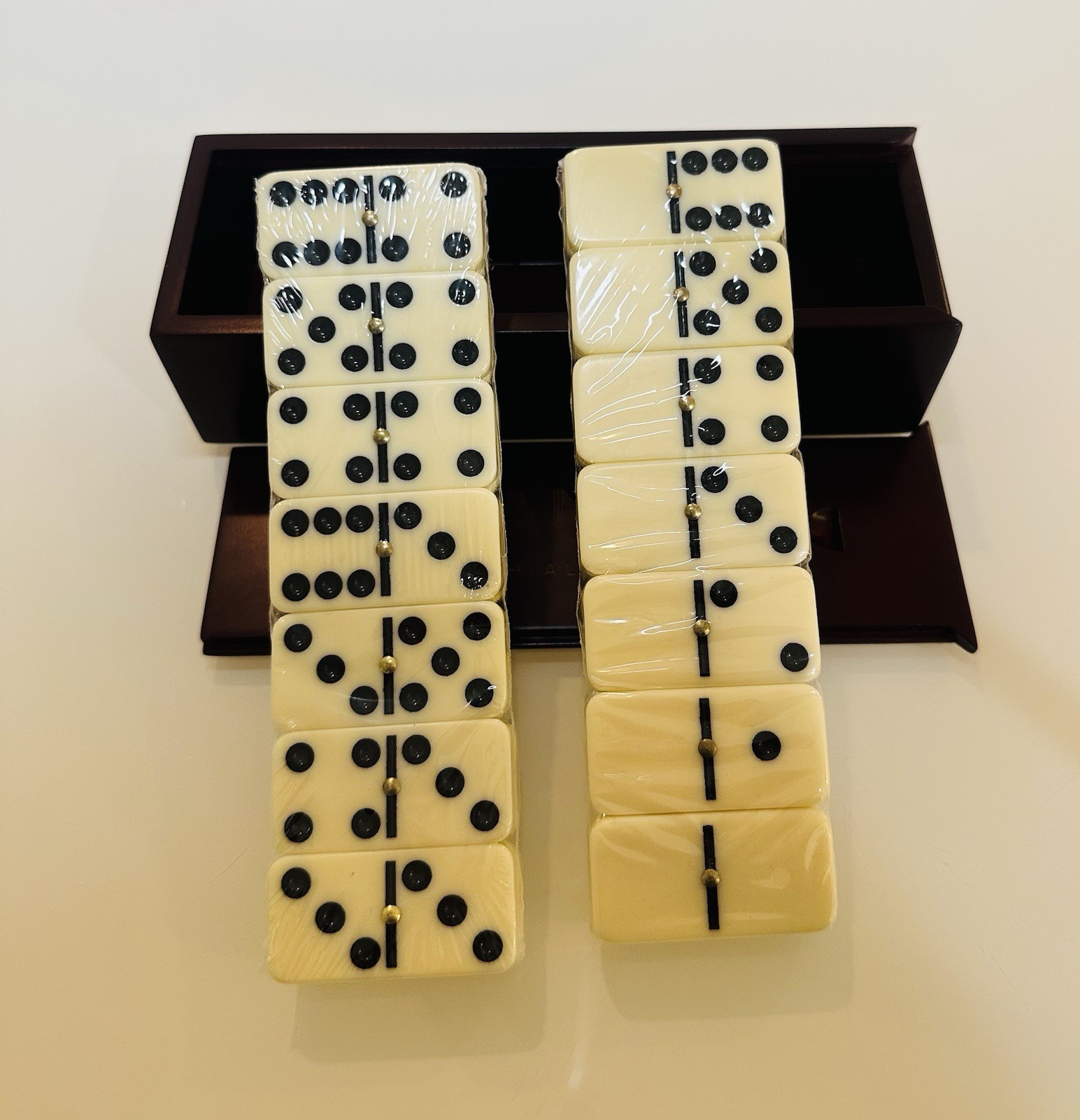 Dominoes Set of 28 MANOR Hialeah in Wooden Case NEW