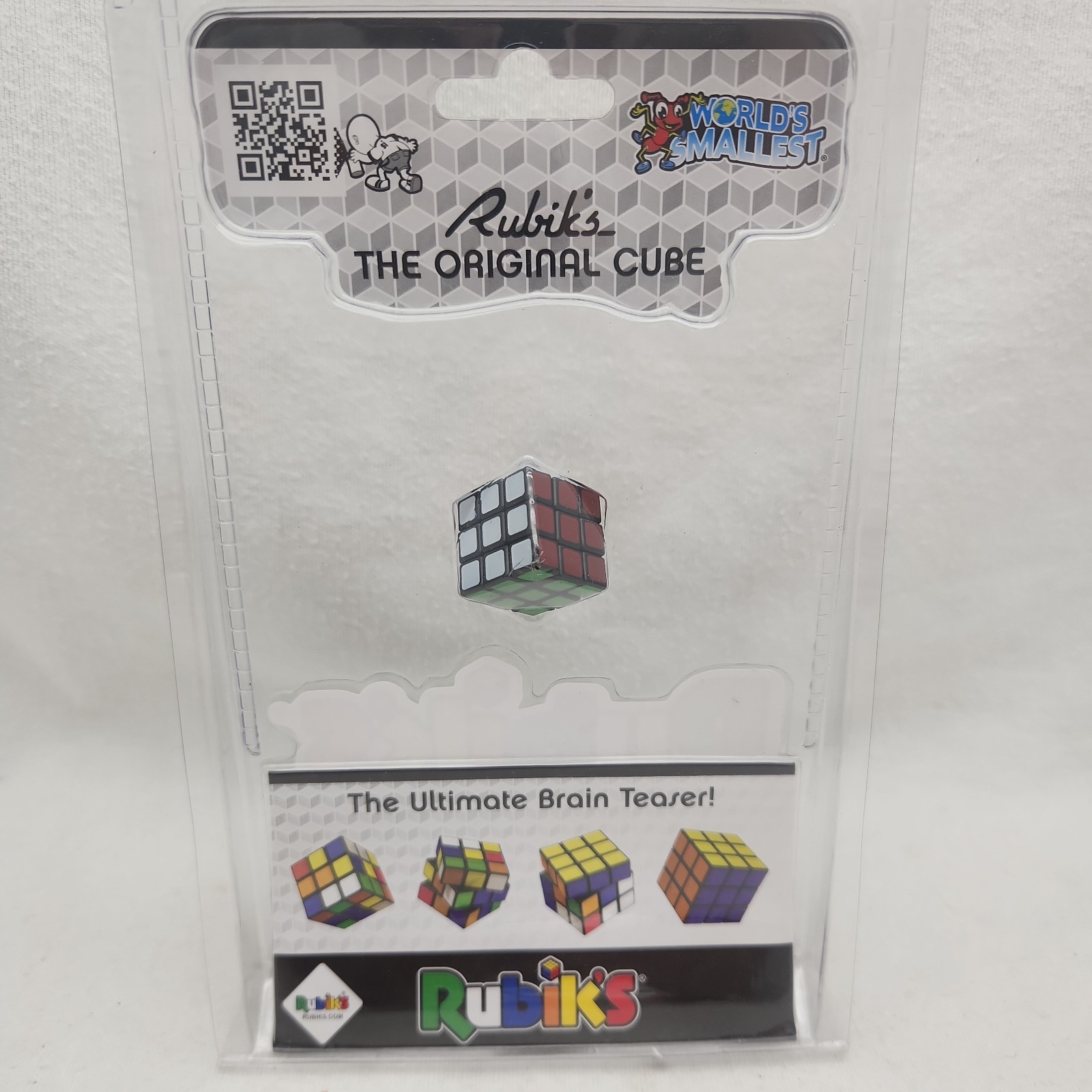 Game World’s Smallest RUBIKS Cube Puzzle 3/4″ Actually Works Brain Teaser NEW
