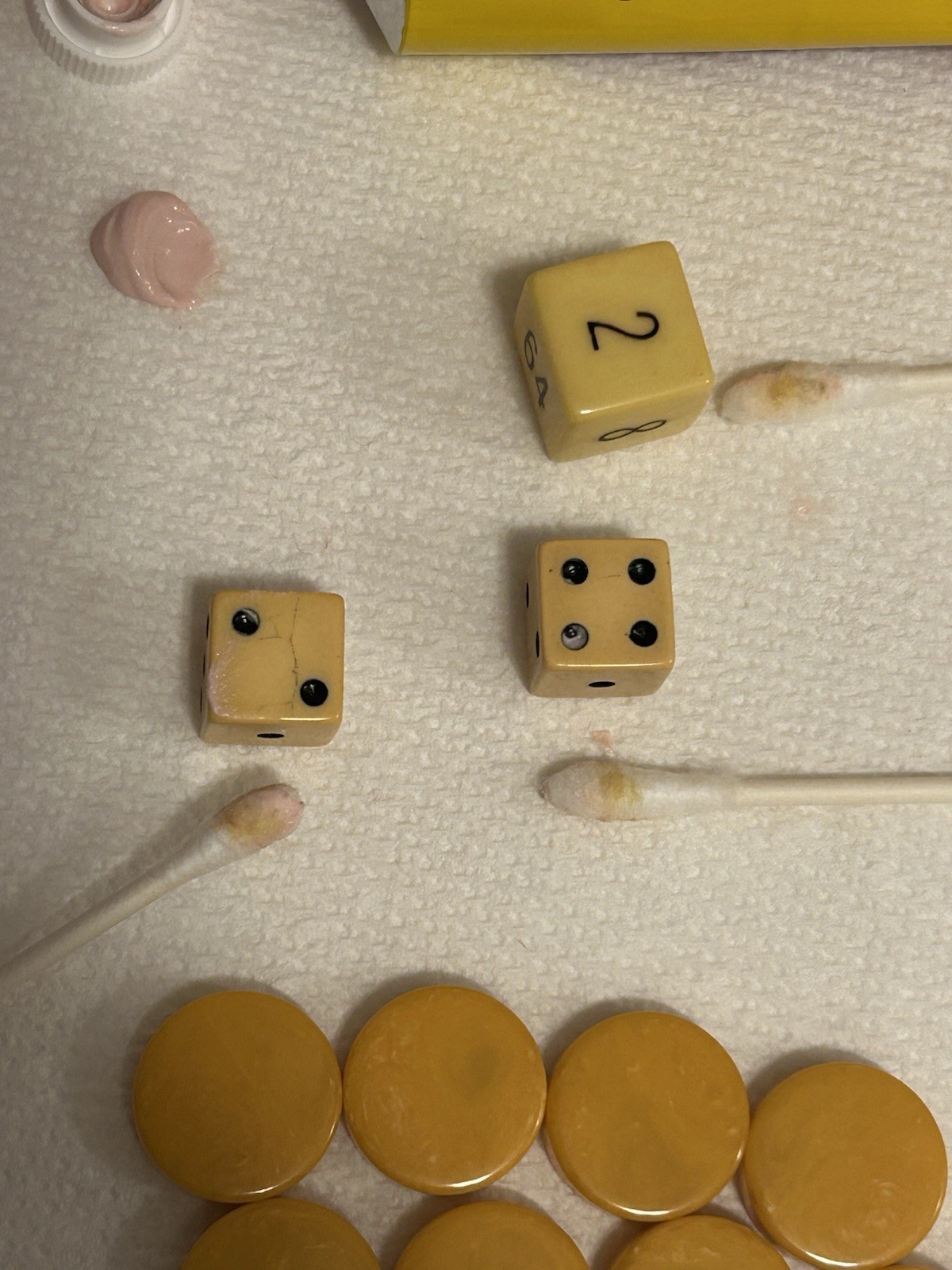 VTG Lot 30 Catalin Bakelite Backgammon Red & Butterscotch 3/4 X 3/16 & 3 Die (k)