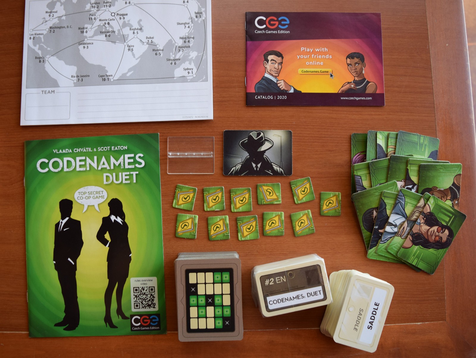 CODENAMES GAME LOT: CODENAMES, DUET, PICTURES – PLEASE READ DESCRIPTION SEE PICS