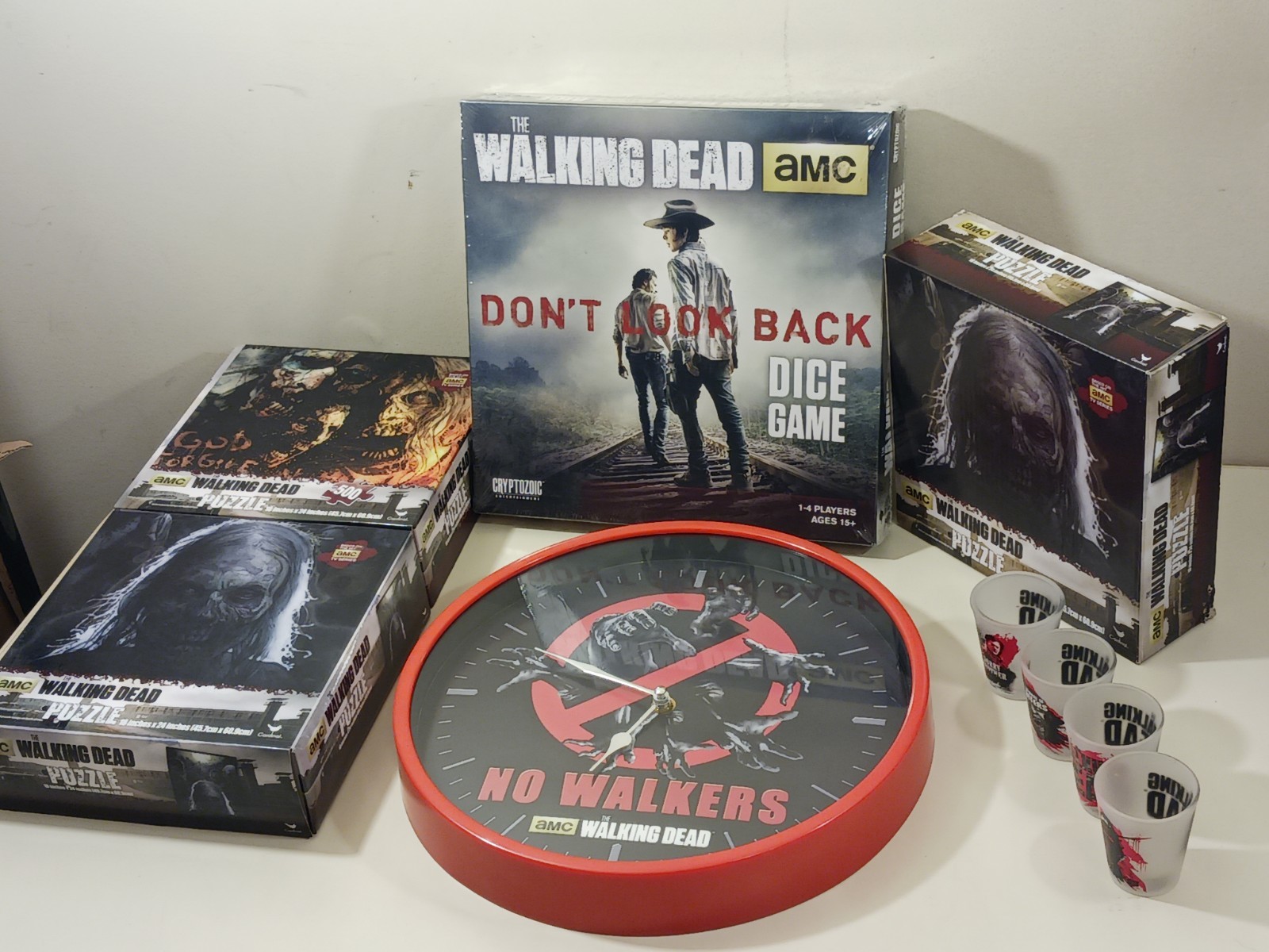 The Walking Dead Lot 4 Shot Glasses 1 Dice Game 3 Jigsaw Puzzles 1 Wall Clock