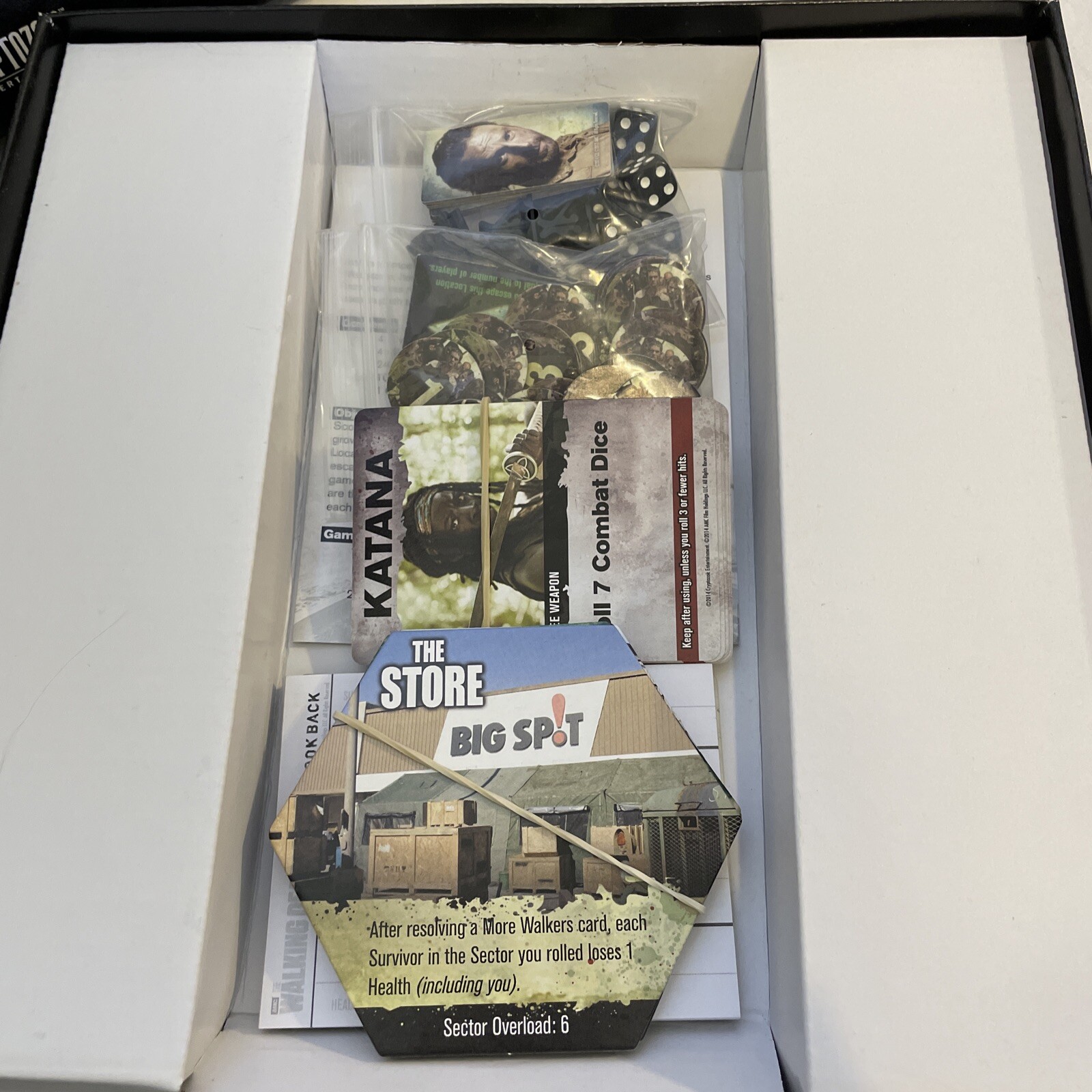 AMC The Walking Dead Don’t Look Back Dice Board Game Complete Clean