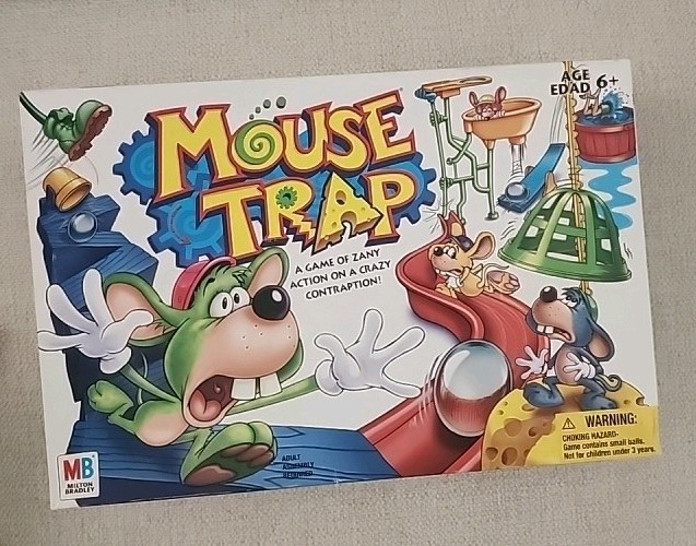 VINTAGE Mouse Trap COMPLETE Milton Bradley 2005 Classic Board Game Kids Family