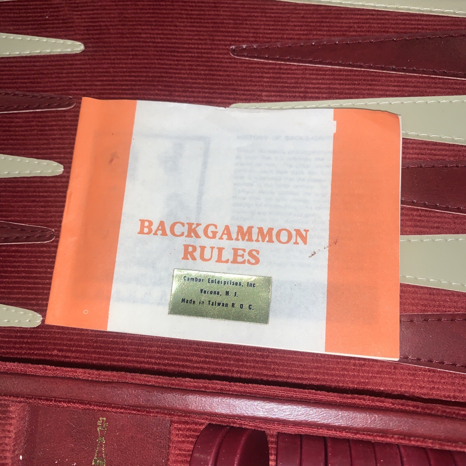 Cambor Backgammon Set. 4 Dice Cups Checkers Doubling Cube Maroon Size 11”x8” Vtg